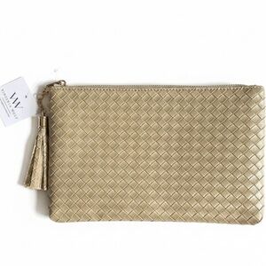 🐥Woven Gold Clutch with Tassel